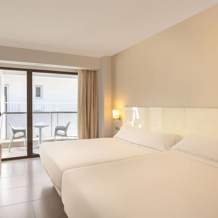 Hotel RH Portocristo & Wellness - Habitación Triple Estándar con terraza (2 adultos + 1 niño) - 2
