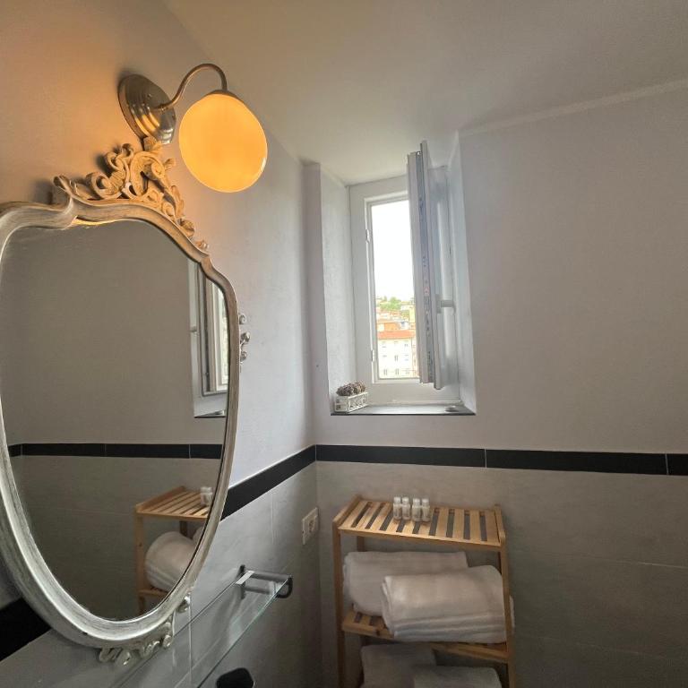 Trainspot Accommodation - Camera Matrimoniale con Bagno Privato - 9