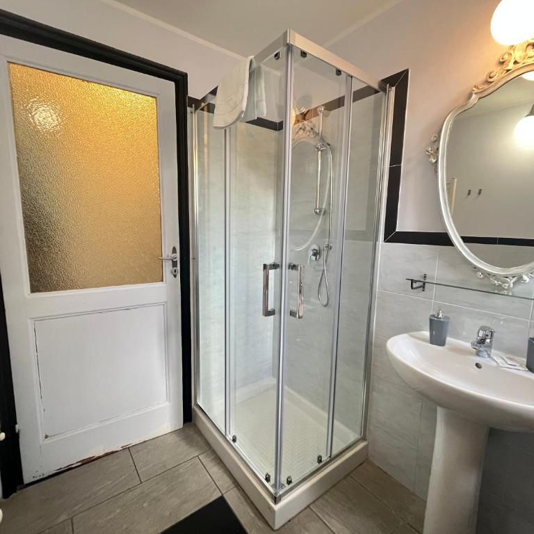 Trainspot Accommodation - Camera Matrimoniale con Bagno Privato - 8