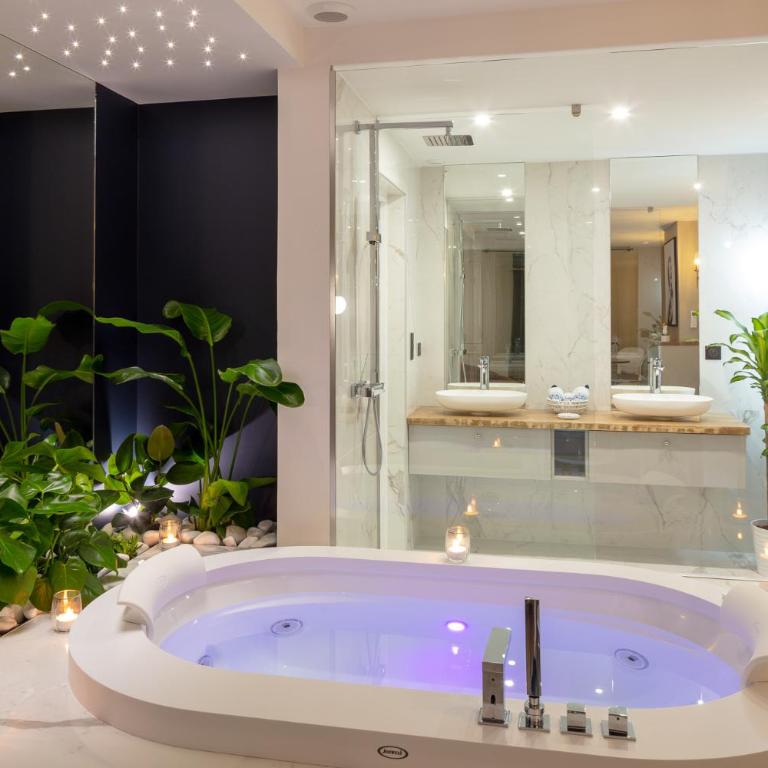 La Bastide de Damien, 5 clefs Demeure d'Exception et Table Remarquable dans le guide Teritoria, JACUZZI Privatif, Cuisine étoilée Dominique Frérard - Suite avec Jacuzzi - 6