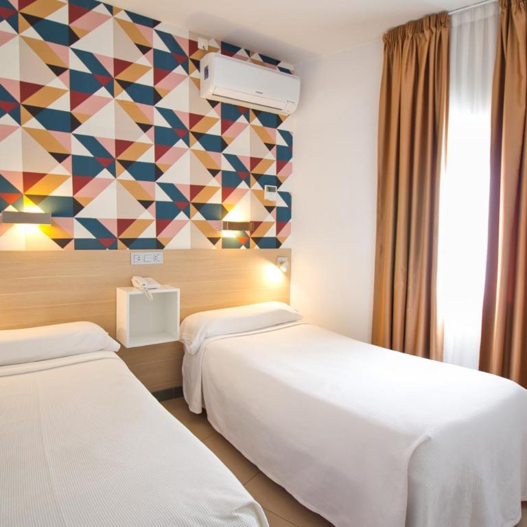 Atenas Granada - Double or Twin Room with Parking Place - 12