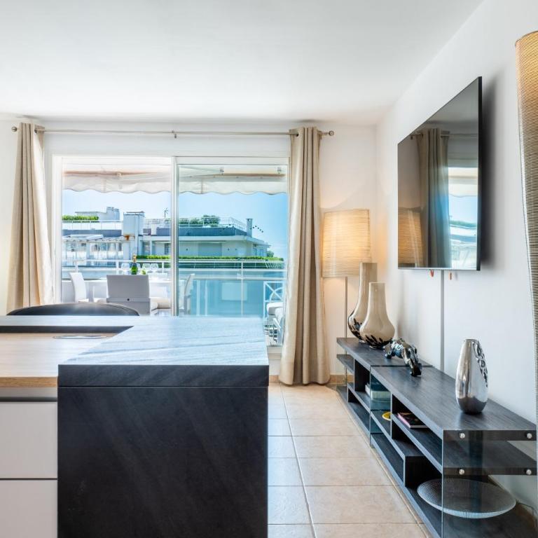 3-Room Luxury Apartment with Pool and Sea View Steps from the Beach - Appartamento - 48