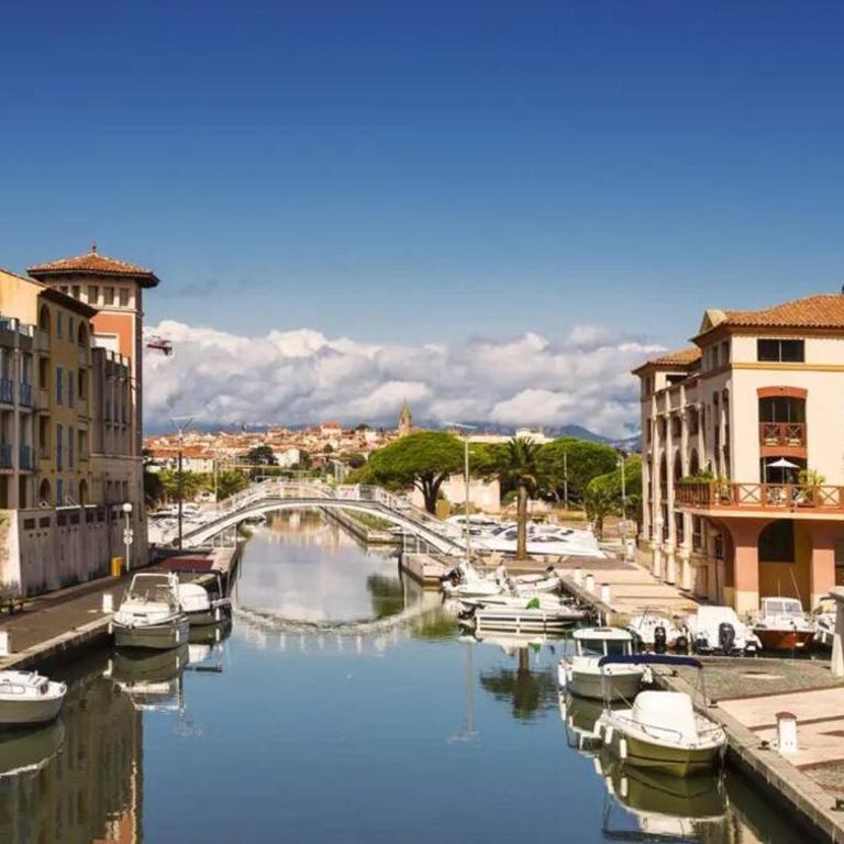 Superbe studio port Fréjus 2 - 800m de la plage - Studio Apartment with Balcony - 17