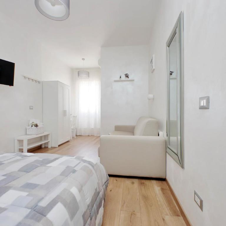 B&B Giuly - Camera Familiare con Bagno Privato - 3