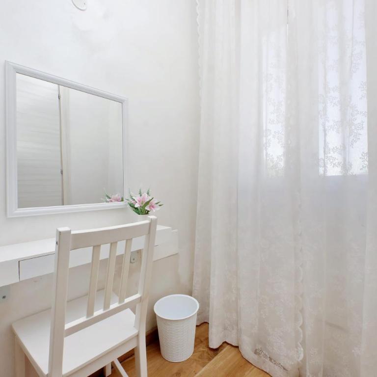 B&B Giuly - Camera Familiare con Bagno Privato - 5