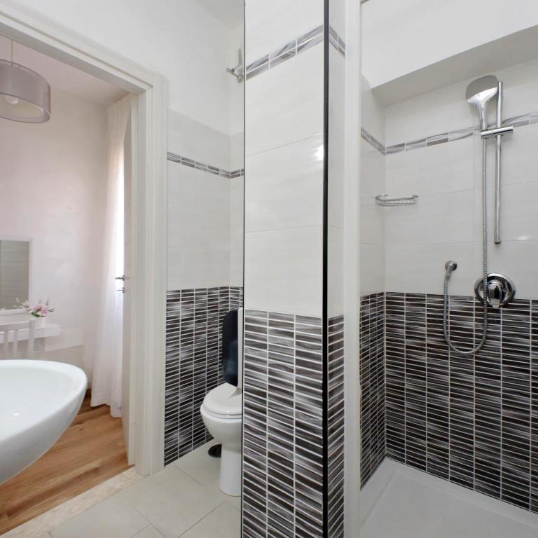 B&B Giuly - Camera Familiare con Bagno Privato - 9