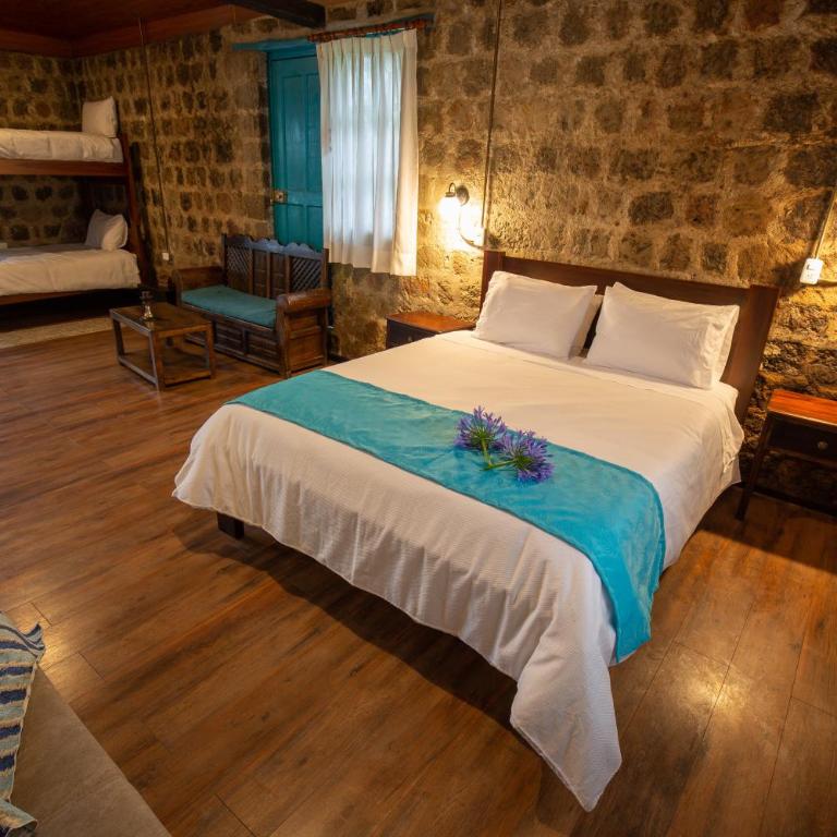 Niebli Historical Farm and Lodge at Pululahua Volcano - Suite Familiar - 1