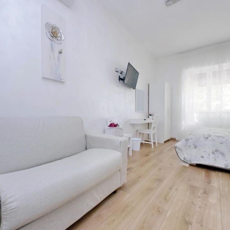 B&B Giuly - Camera Tripla con Bagno Privato - 2