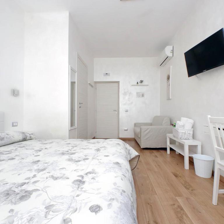 B&B Giuly - Camera Tripla con Bagno Privato - 5