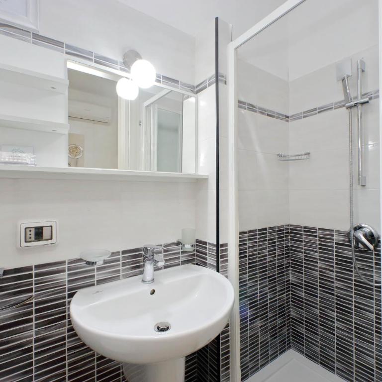 B&B Giuly - Camera Tripla con Bagno Privato - 10