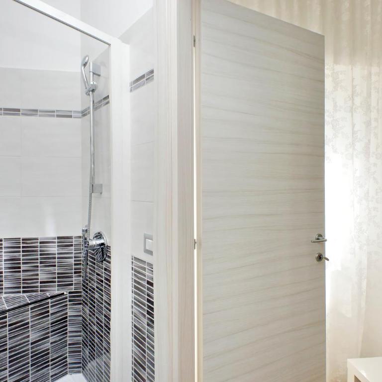B&B Giuly - Camera Matrimoniale con Bagno Privato - 9