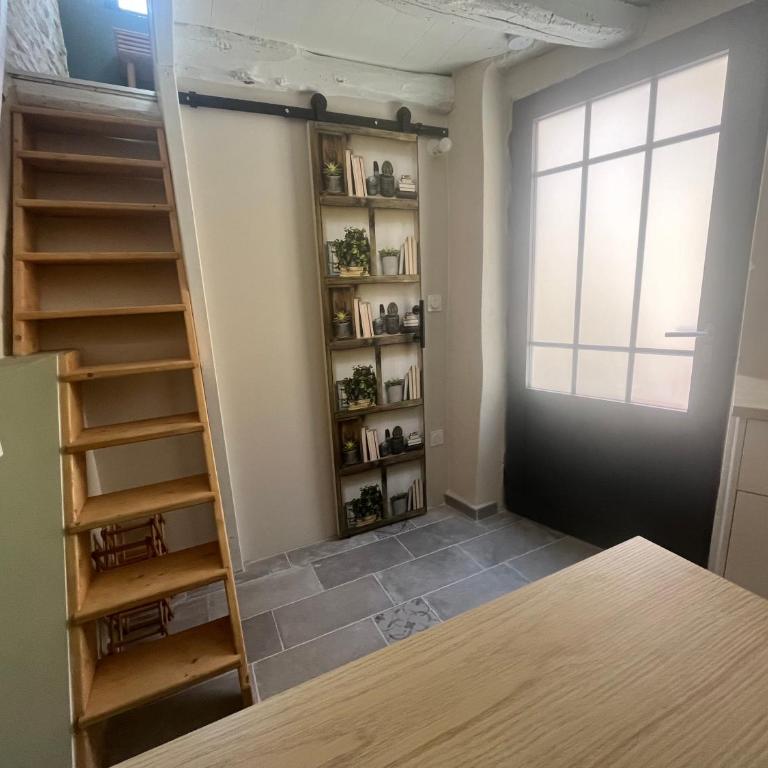Le Duplex studio centre de Nîmes avec Clim - Apartment mit 1 Schlafzimmer - 2