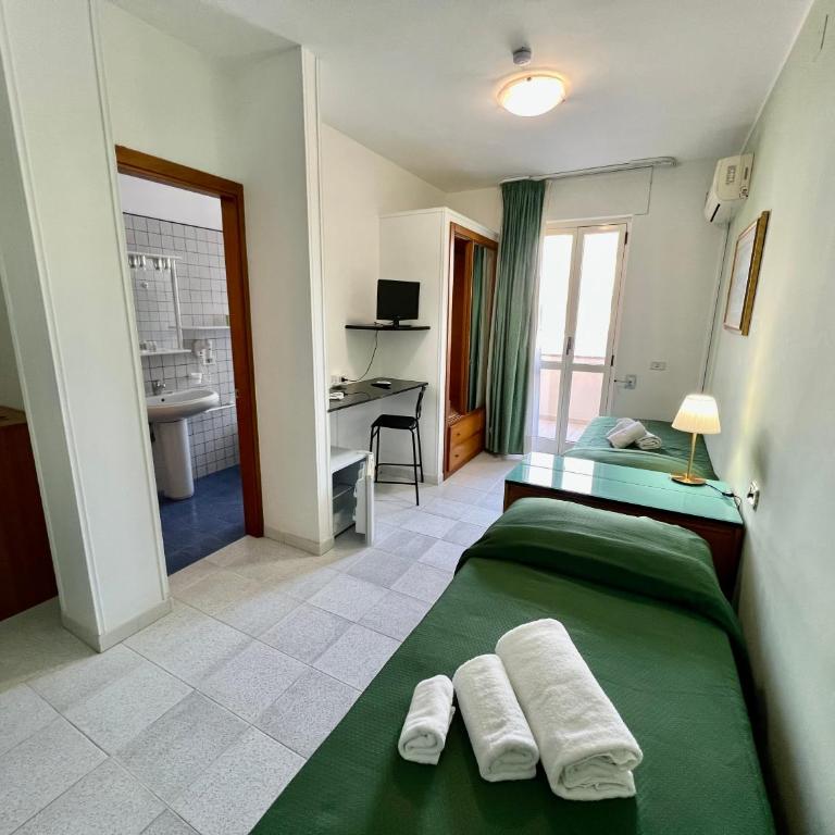 Hotel Minerva - Camera Doppia con Letti Singoli con Balcone - 2