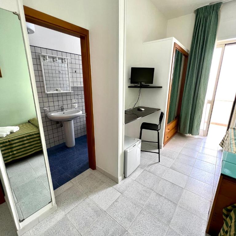Hotel Minerva - Camera Doppia con Letti Singoli con Balcone - 3