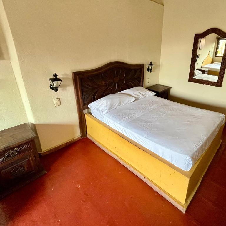 Hotel Rancho Escondito - Habitación Triple con vistas al jardín - 1