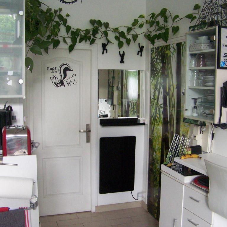 Charmant STUDIO au Calme Tout Confort Dans Château Néo Gothique proche ZENITH COMET ORLEANS Parking Voiture Gratuit WIFI Haut Débit Rue des Montées - Estudio Superior - 13