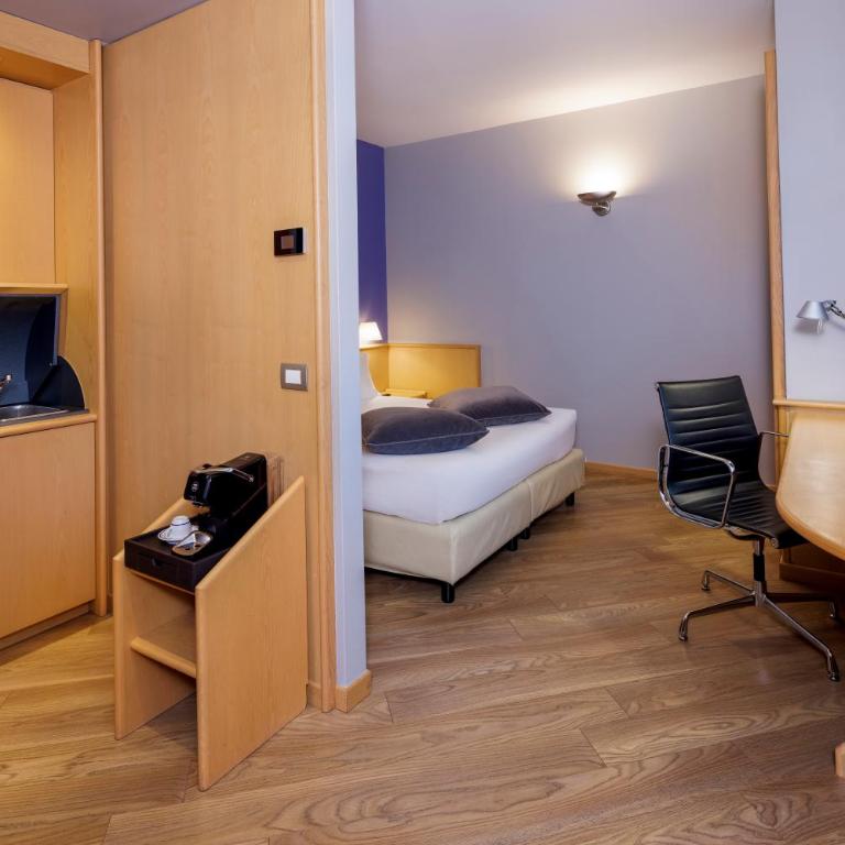 Best Western Plus Executive Hotel and Suites - Deluxe Queen Room with Single Bed - 2