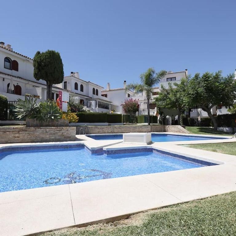 4 Bedroom Townhouse 200 meters from the Beach! - Apartment - 5