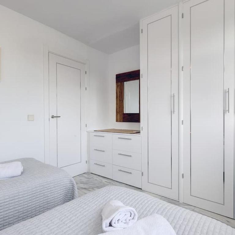 4 Bedroom Townhouse 200 meters from the Beach! - Apartment - 46