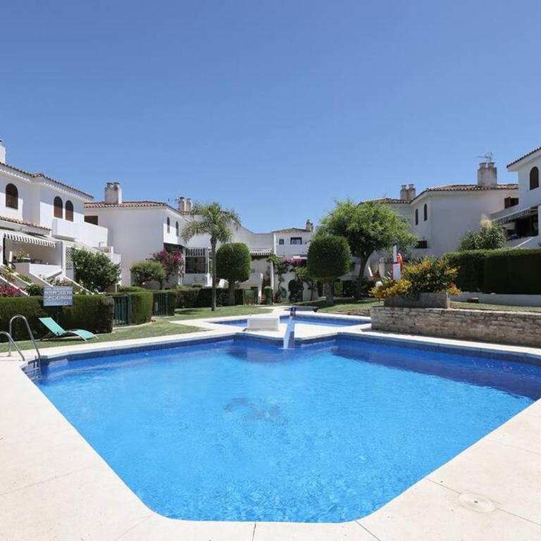 4 Bedroom Townhouse 200 meters from the Beach! - Apartment - 56
