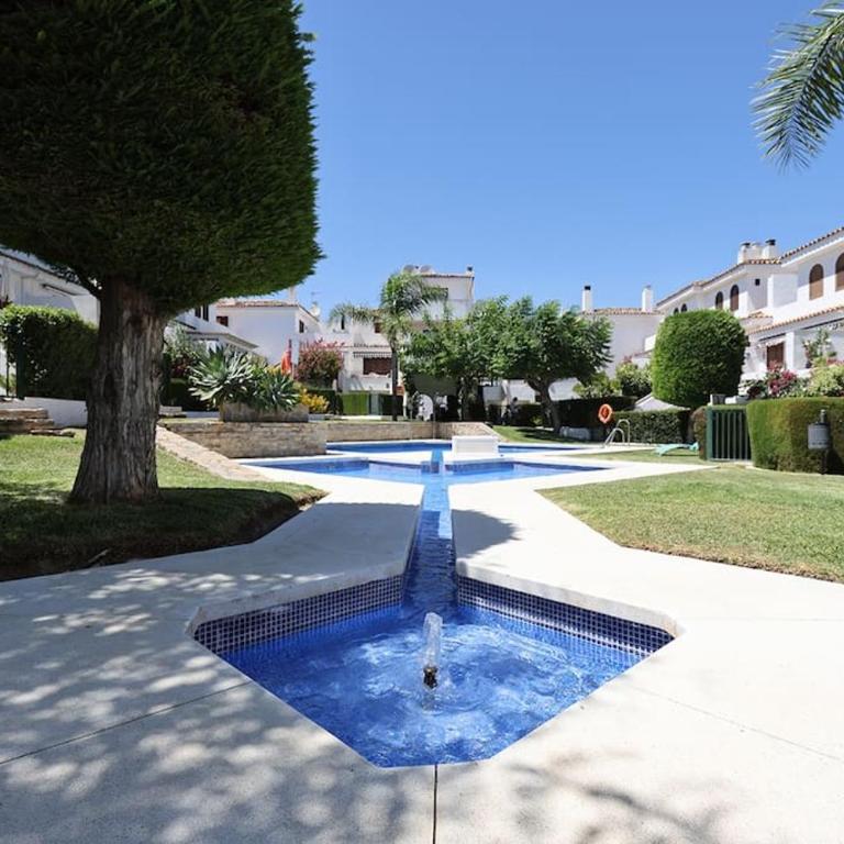 4 Bedroom Townhouse 200 meters from the Beach! - Apartment - 58