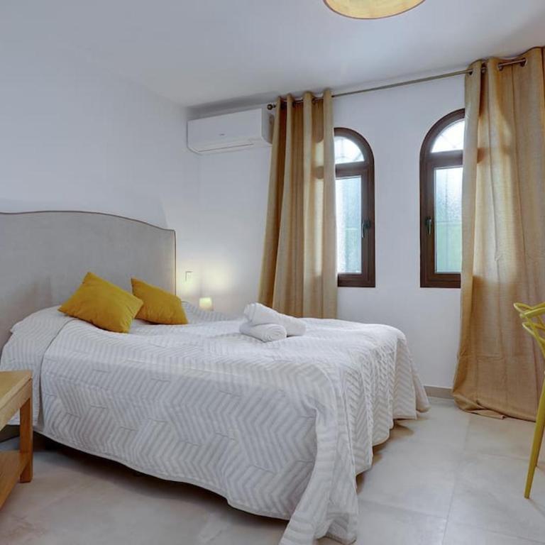 4 Bedroom Townhouse 200 meters from the Beach! - Apartment - 34