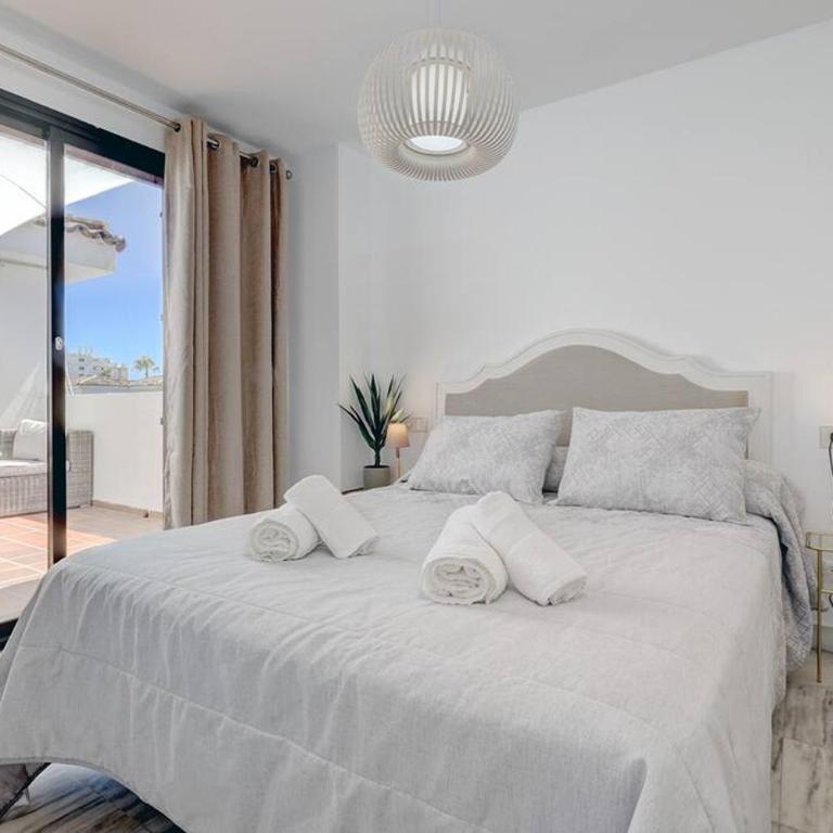 4 Bedroom Townhouse 200 meters from the Beach! - Apartment - 9
