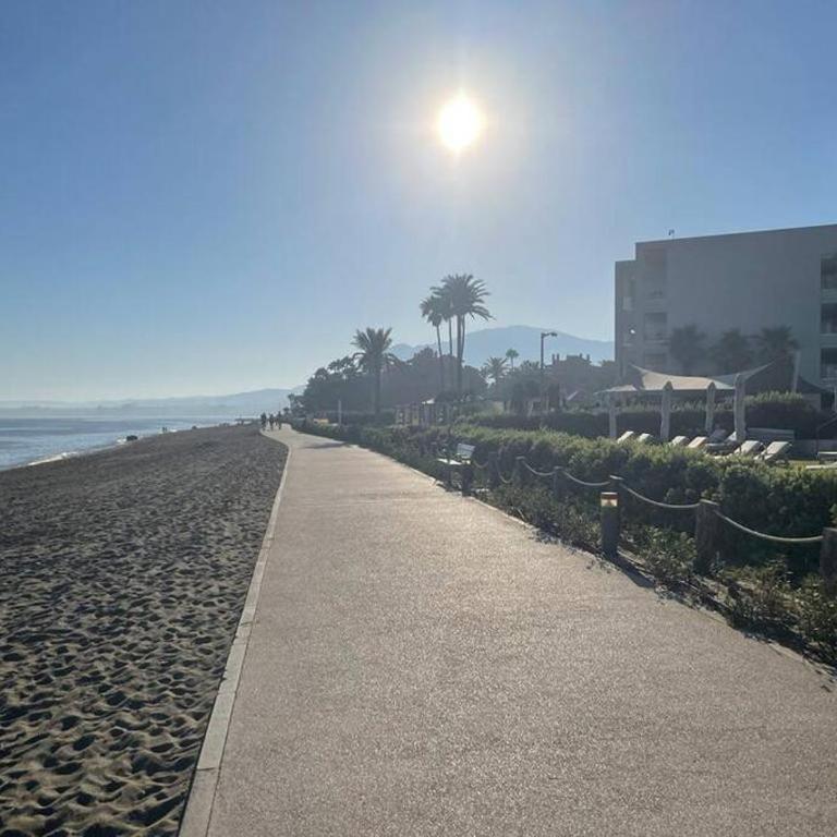 4 Bedroom Townhouse 200 meters from the Beach! - Apartment - 64
