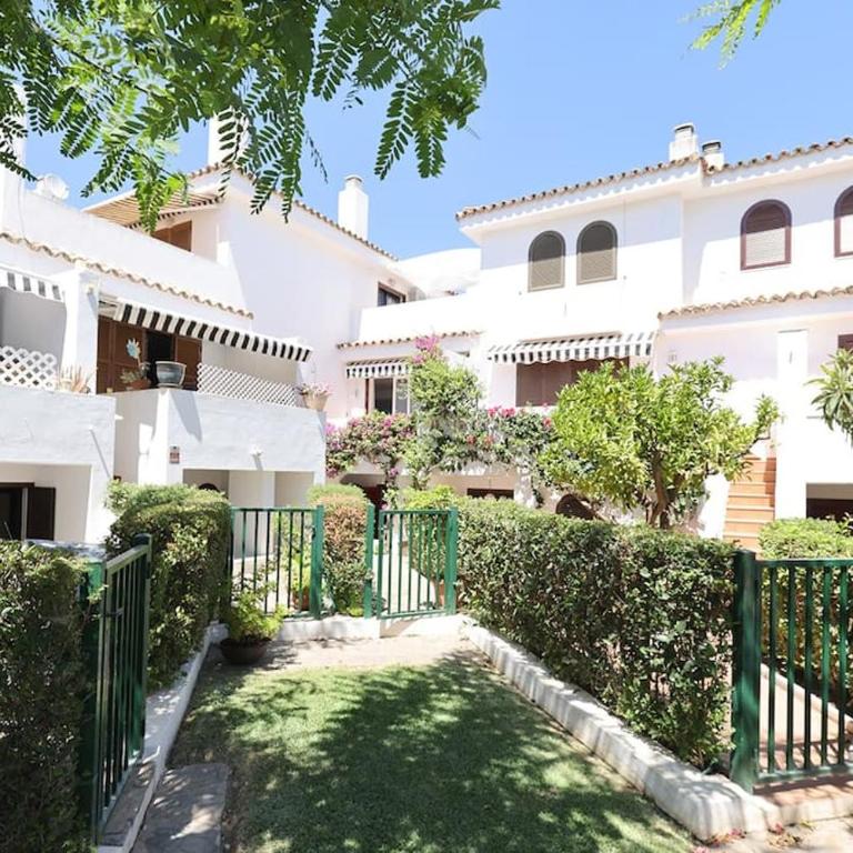 4 Bedroom Townhouse 200 meters from the Beach! - Apartment - 54