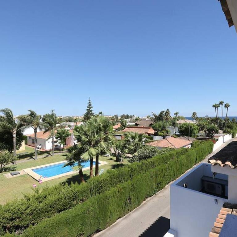 4 Bedroom Townhouse 200 meters from the Beach! - Apartment - 50
