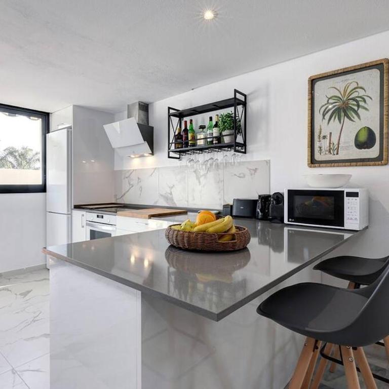 4 Bedroom Townhouse 200 meters from the Beach! - Apartment - 27