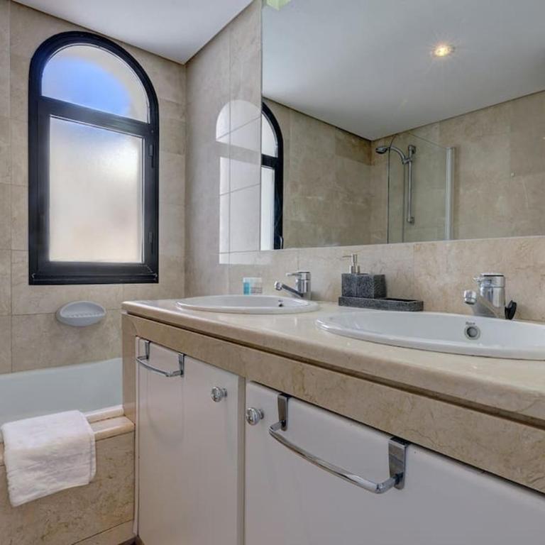 4 Bedroom Townhouse 200 meters from the Beach! - Apartment - 42
