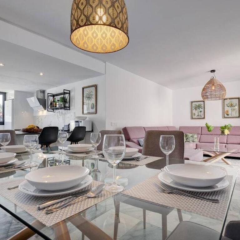 4 Bedroom Townhouse 200 meters from the Beach! - Apartment - 2