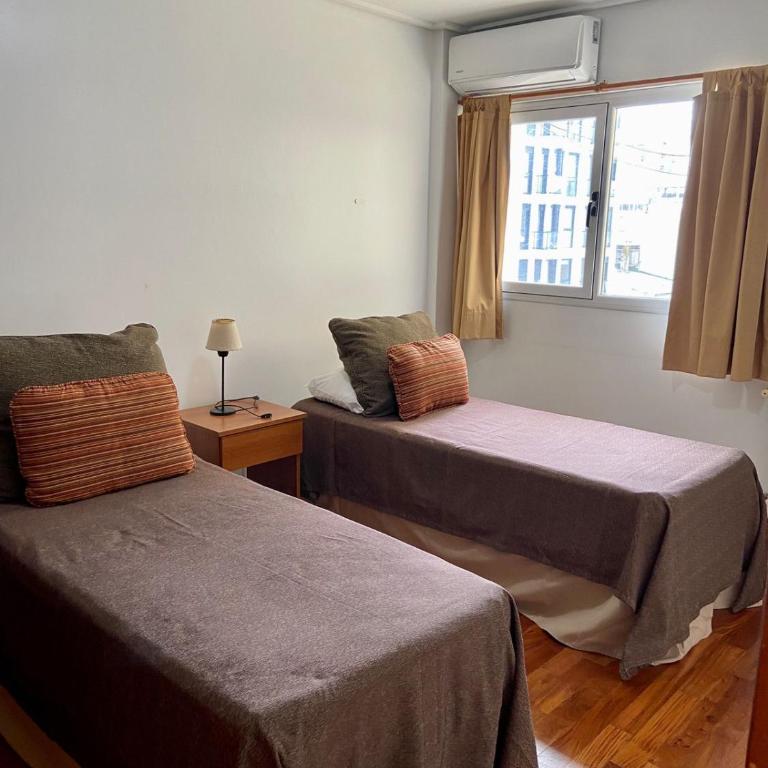 Departamentos de Categoría, Santa Fé y Alberti - Habitación Cuádruple con balcón - 3