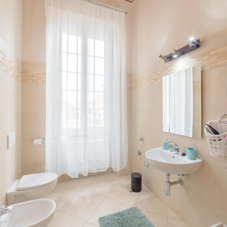 B&B Bernini - Camera Matrimoniale con Bagno Privato Esterno - 4