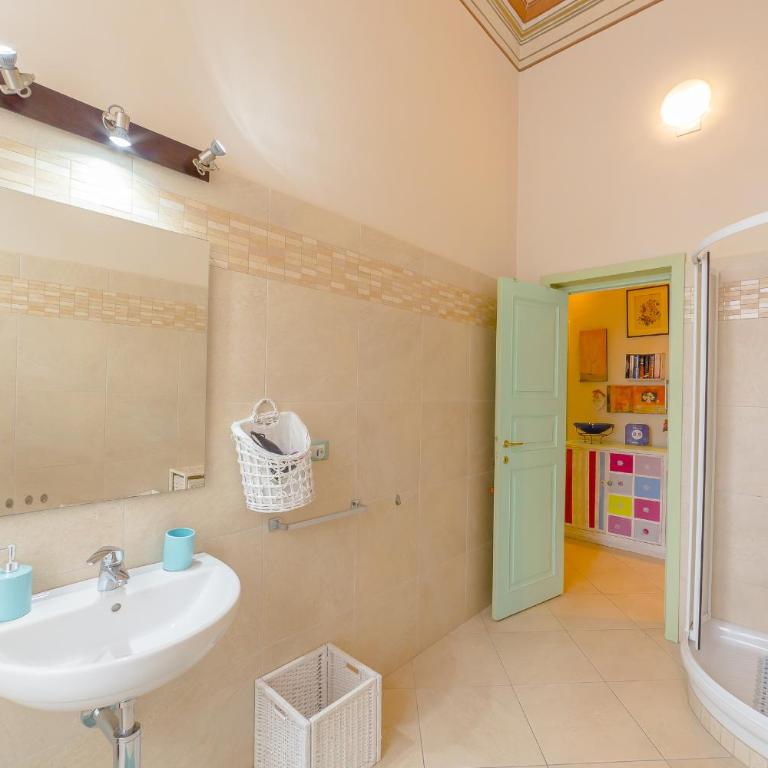 B&B Bernini - Camera Matrimoniale con Bagno Privato Esterno - 2