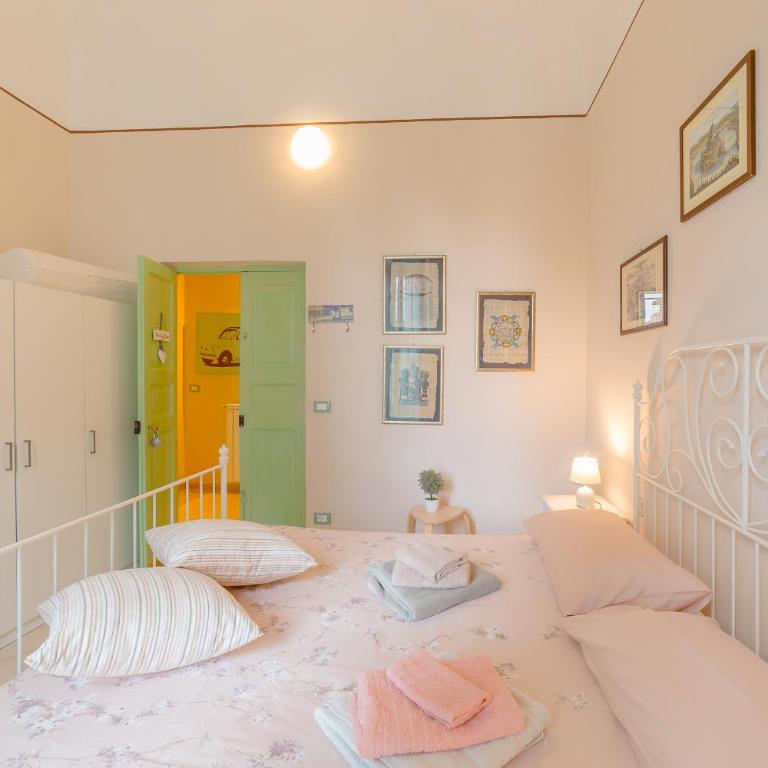 B&B Bernini - Camera Matrimoniale con Bagno Privato Esterno - 13