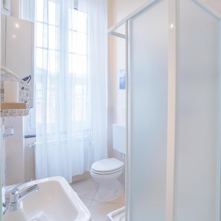 B&B Bernini - Camera Matrimoniale con Bagno Privato - 12