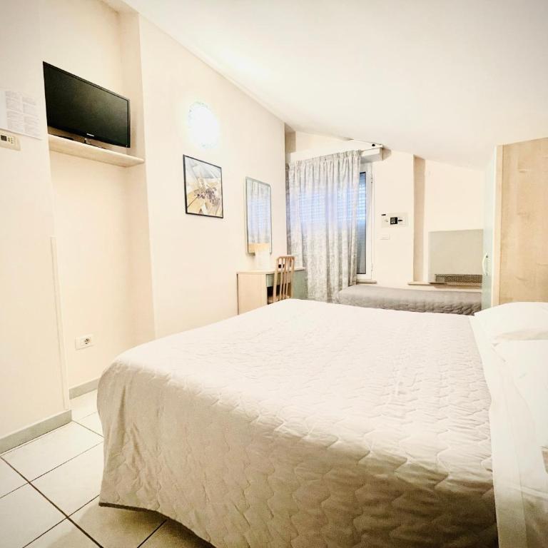 Hotel Tirsus - Camera Economy Matrimoniale/Doppia con Letti Singoli - 4
