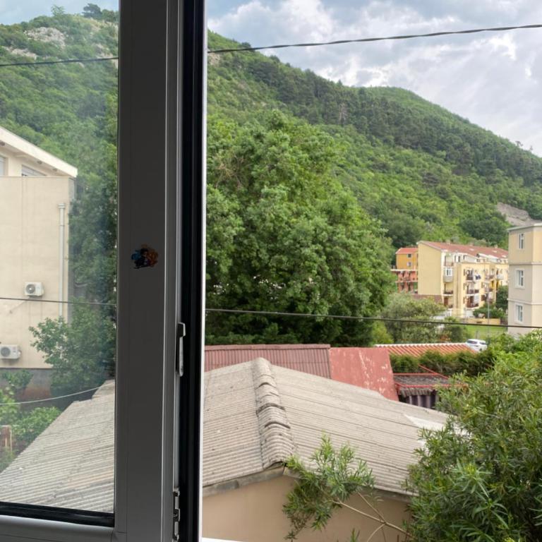 P&V - Dvokrevetna Soba sa Bračnim Krevetom i Pogledom na Planinu - 2