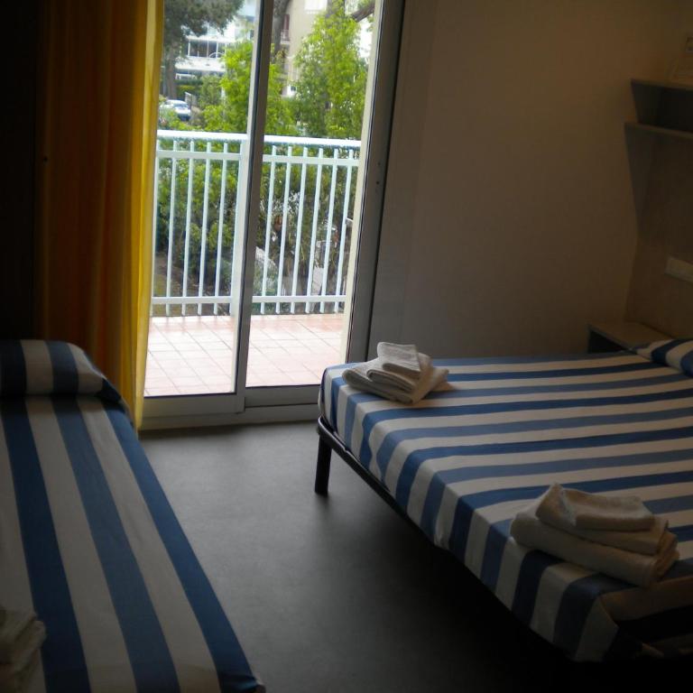 Hotel Ambasciata - Comfort Triple Room with Shower - 8