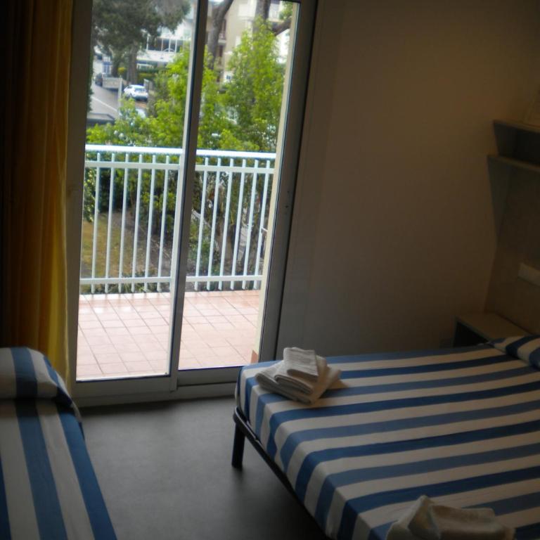 Hotel Ambasciata - Comfort Triple Room with Shower - 9