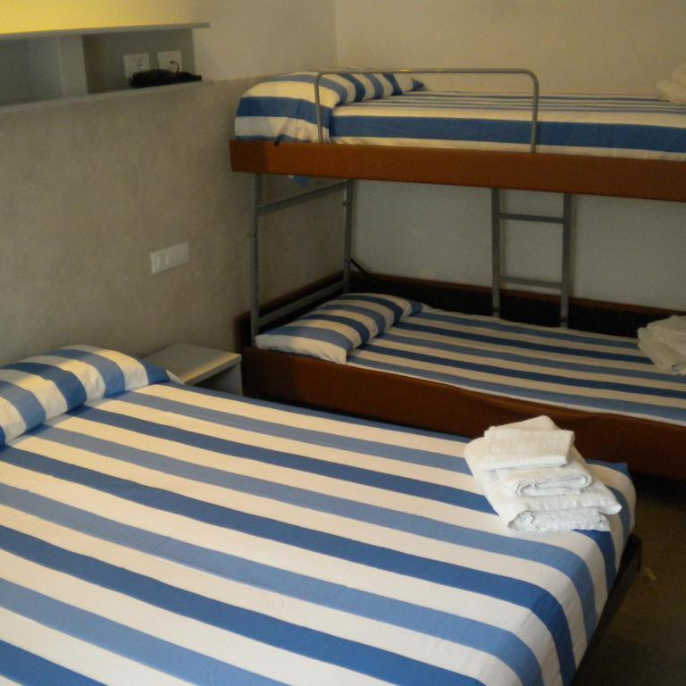Hotel Ambasciata - Comfort Quadruple Room - 8