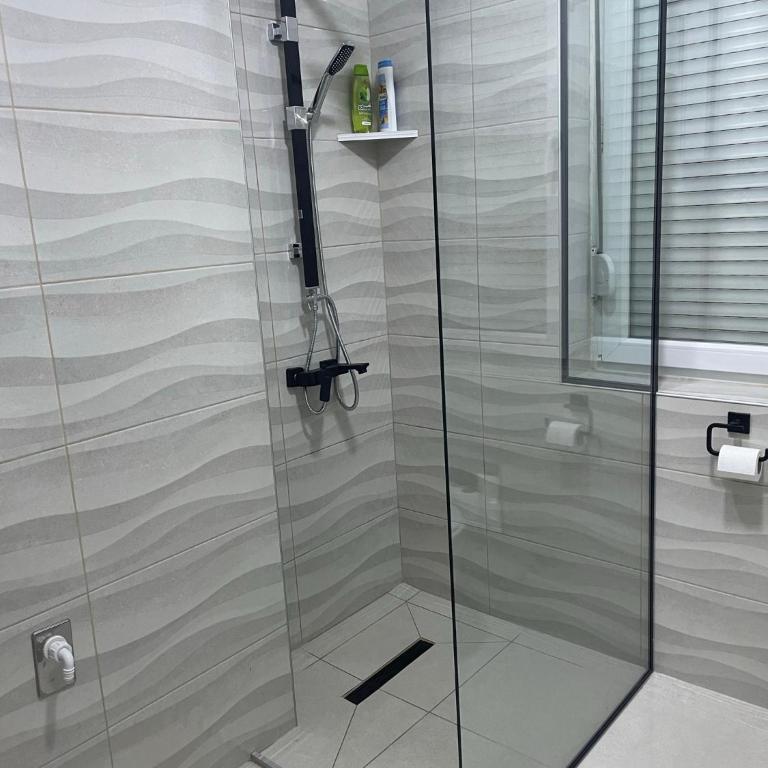 Modern & cozy 2-bedroom vacation home in Sarajevo - Two-Bedroom Apartment - 17