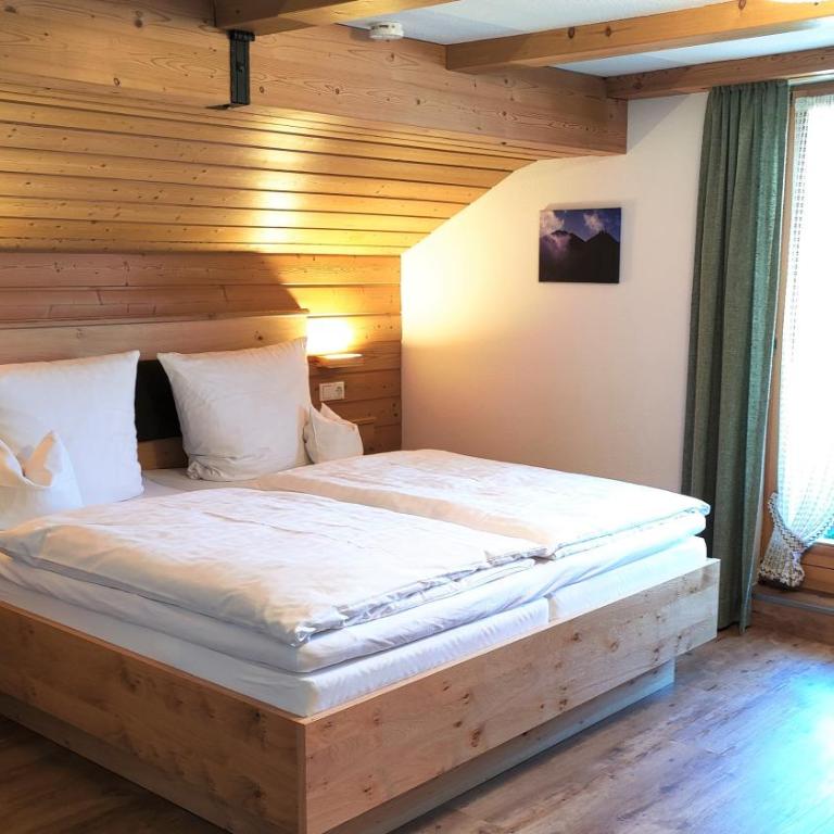 Gästehaus Luitz-Kennerknecht - Doppelzimmer mit Bergblick - 2
