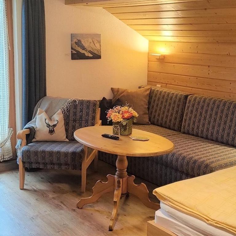 Gästehaus Luitz-Kennerknecht - Familienzimmer mit Doppelbett - 3