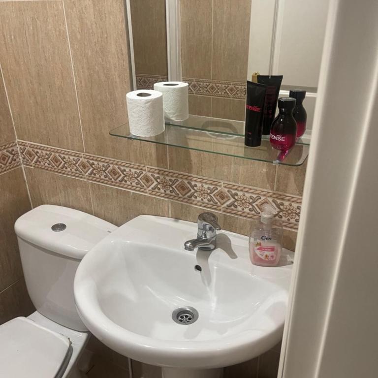 Room in shared Apartment in suite bathroom WiFi 2 swimming Pools Panoramic views Mijas Marbella - Apartment mit 2 Schlafzimmern - 18