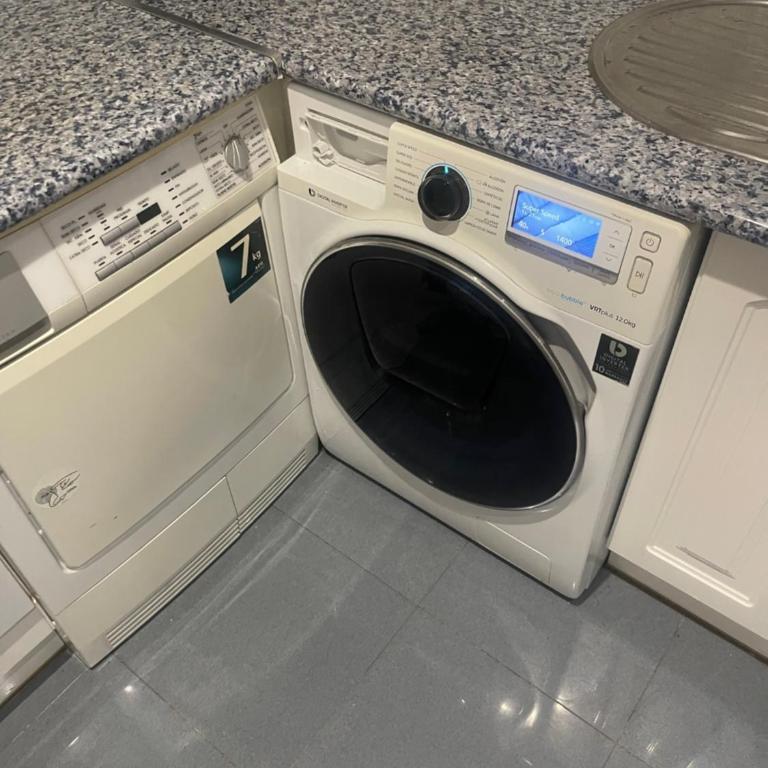 Room in shared Apartment in suite bathroom WiFi 2 swimming Pools Panoramic views Mijas Marbella - Apartment mit 2 Schlafzimmern - 35