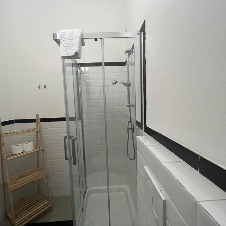 Trainspot Accommodation - Camera Matrimoniale con Bagno Privato - 8