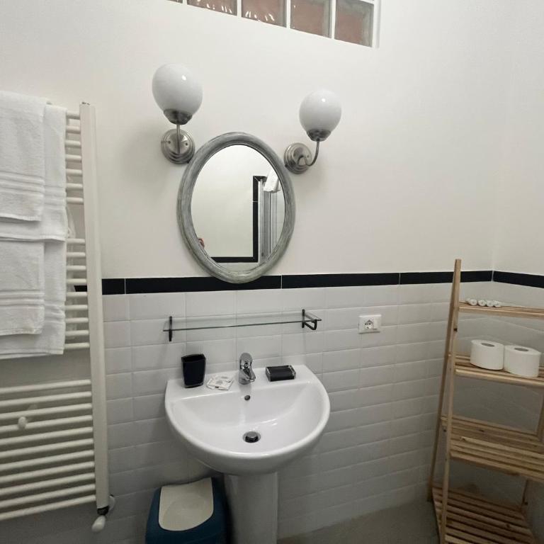 Trainspot Accommodation - Camera Matrimoniale con Bagno Privato - 7